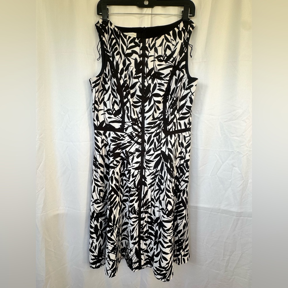 London Times Black and White Leaf Midi Dress